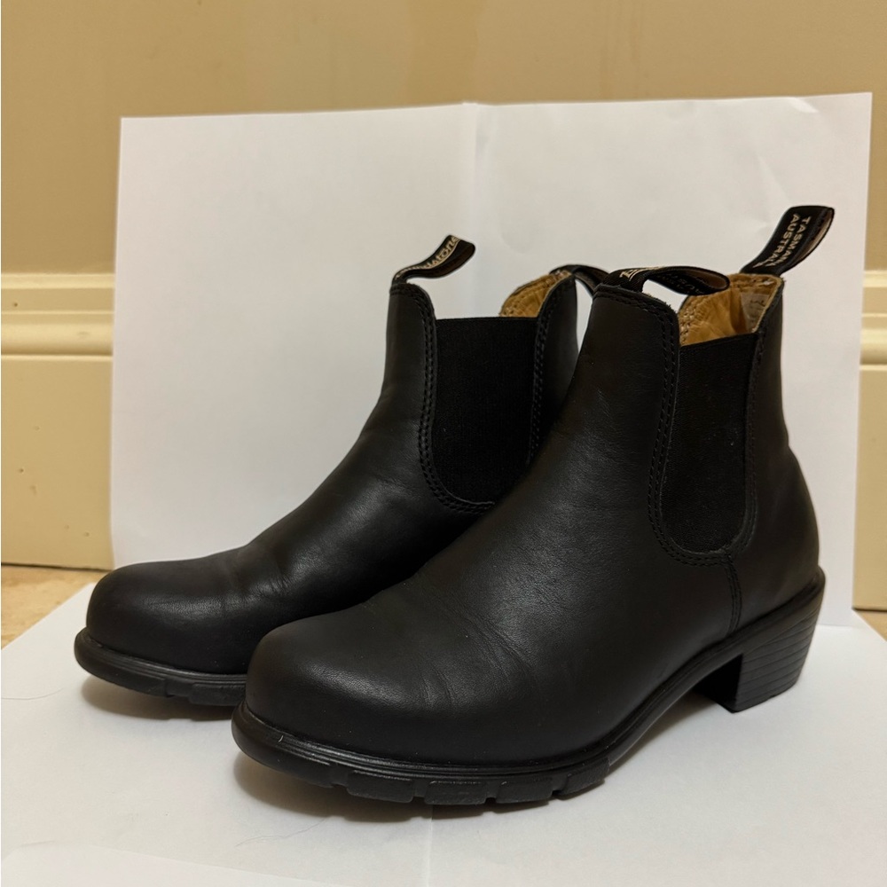 Blundstone Black Leather Chelsea Ankle Boots